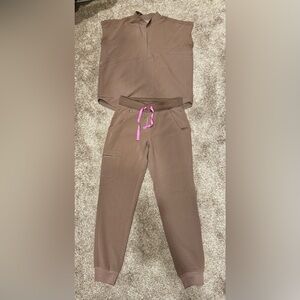 Figs Brown Joggers with Pink Drawstring Set
